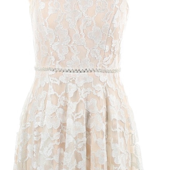 Lace Dress with Pearl Detail; Size 8 - Picture 4 of 9